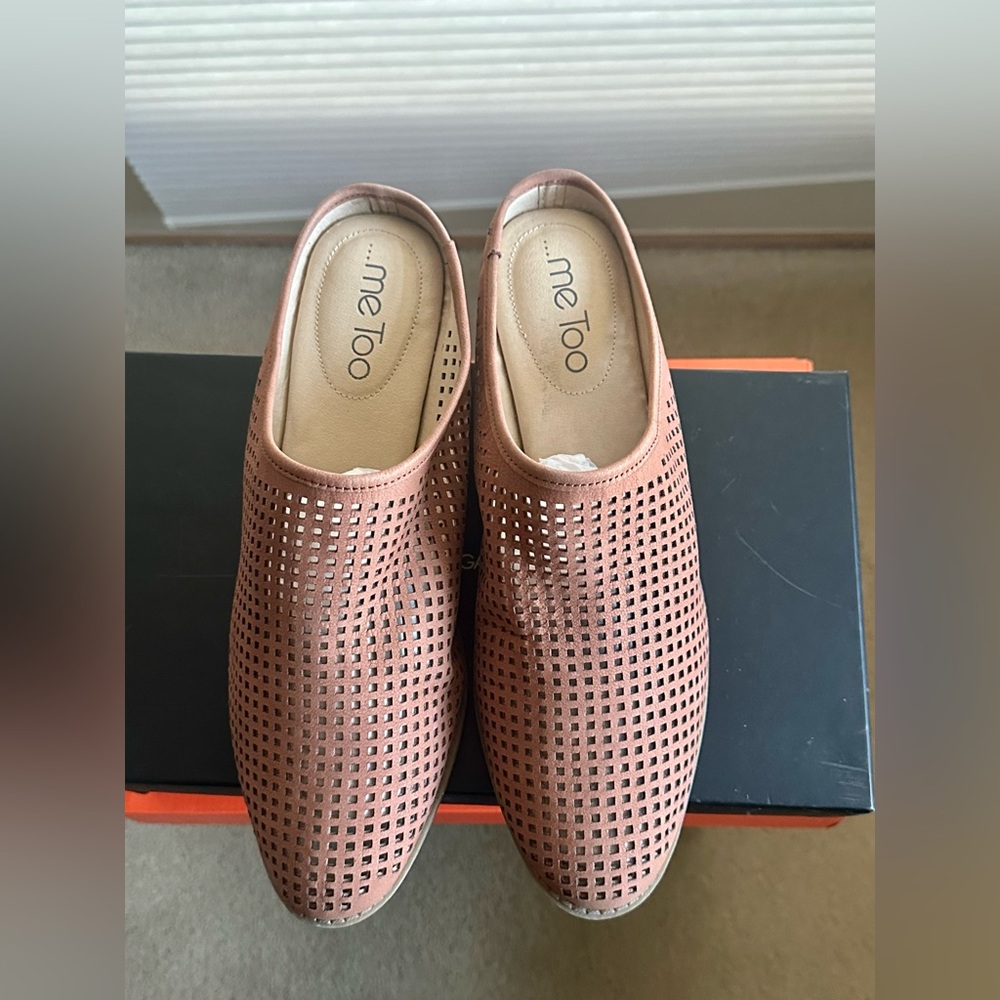 Stylish Ribbed Slip-On Shoes - Picture 2 of 10